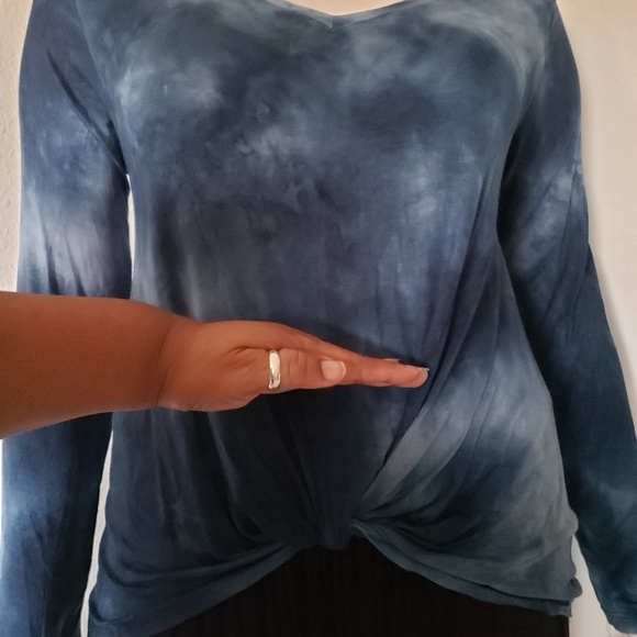 V-neck tie-dye t-shirt - Picture 2 of 3